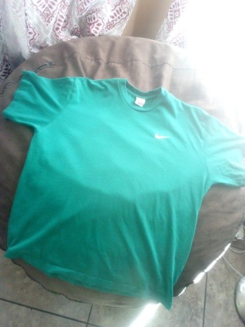 Nike T Shirt & Saint studio Shirt