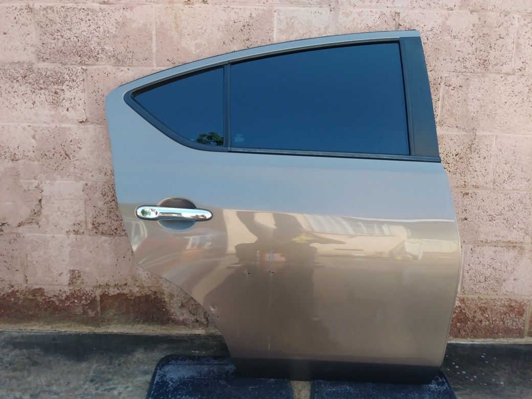 2013 2014 2015 2016 2017 Nissan Versa Sedan passenger side rear door OEM GENUINE