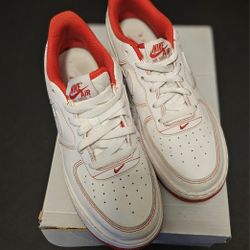 NIKE Air Force 1 Size 7Y White/University Red Women 8.5 CW1575-100. 
