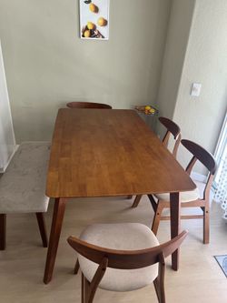 Dining Table with 6 seating