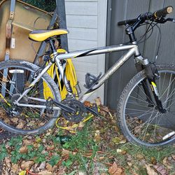 Trek mountain bike 820
