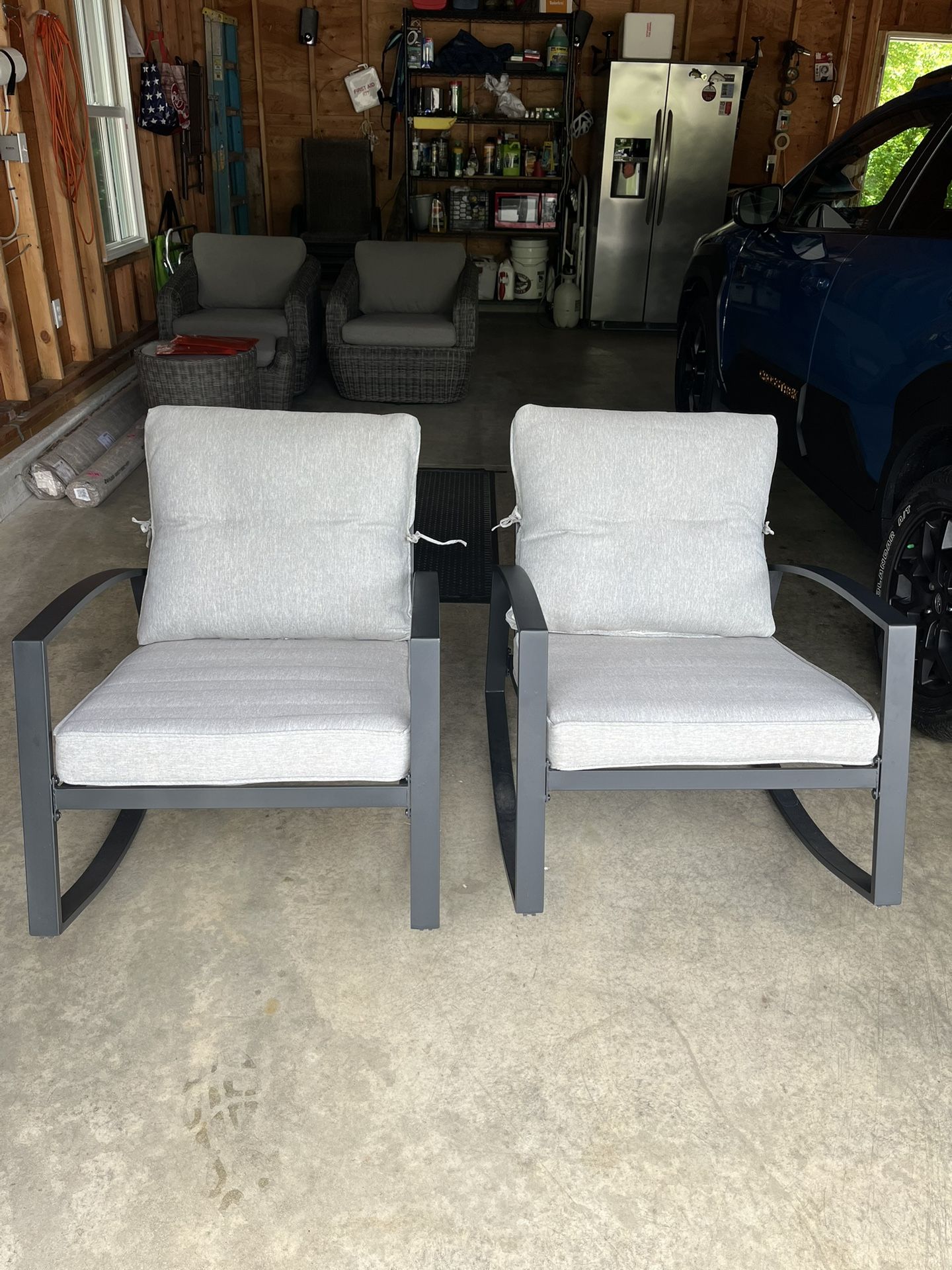 2 Rocking Chairs