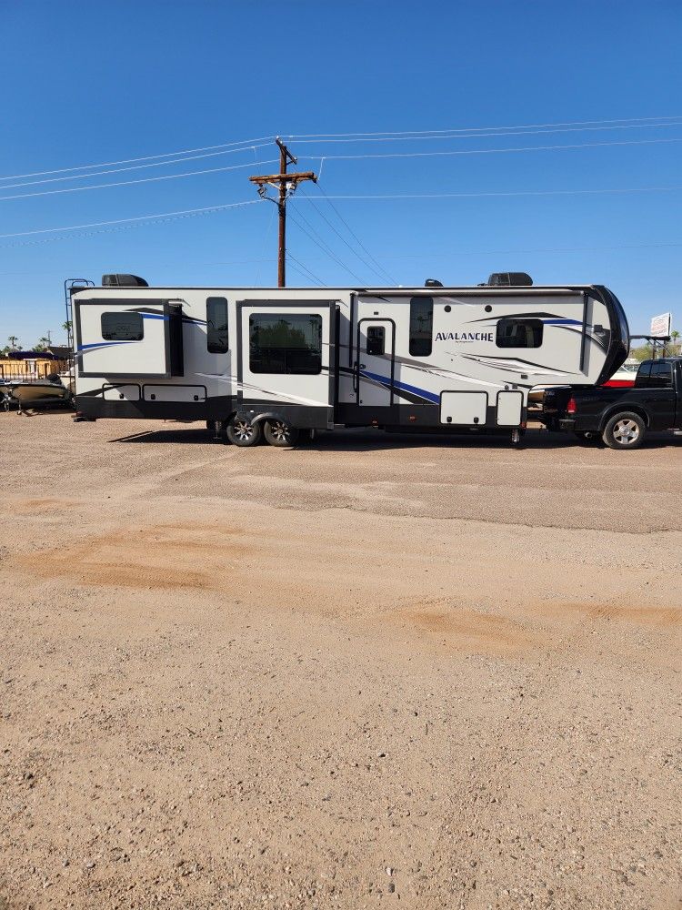 2018 Keystone Avalanche 375RD