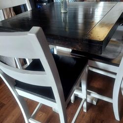 Table Tall W/4 chairs 
