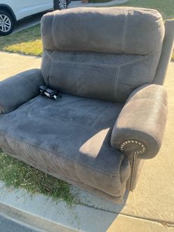 GRAY ASHLEYS EXTRA WIDE MANUAL RECLINER LOVESEAT