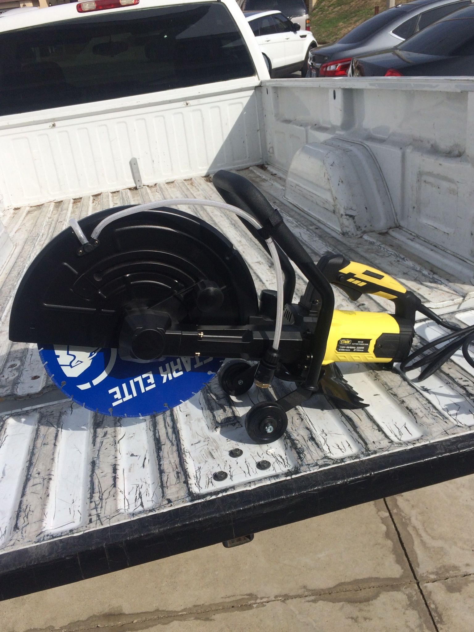 Electric power, cutting concrete saw