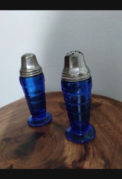 HAZZEL ATLAS - COBALT GLASS SALT & PAPPER SHACKERS 4" - V37