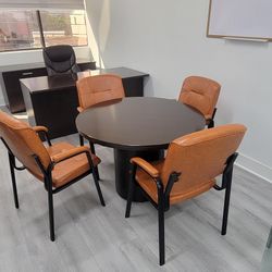 Small Conferrence Table And Chairs
