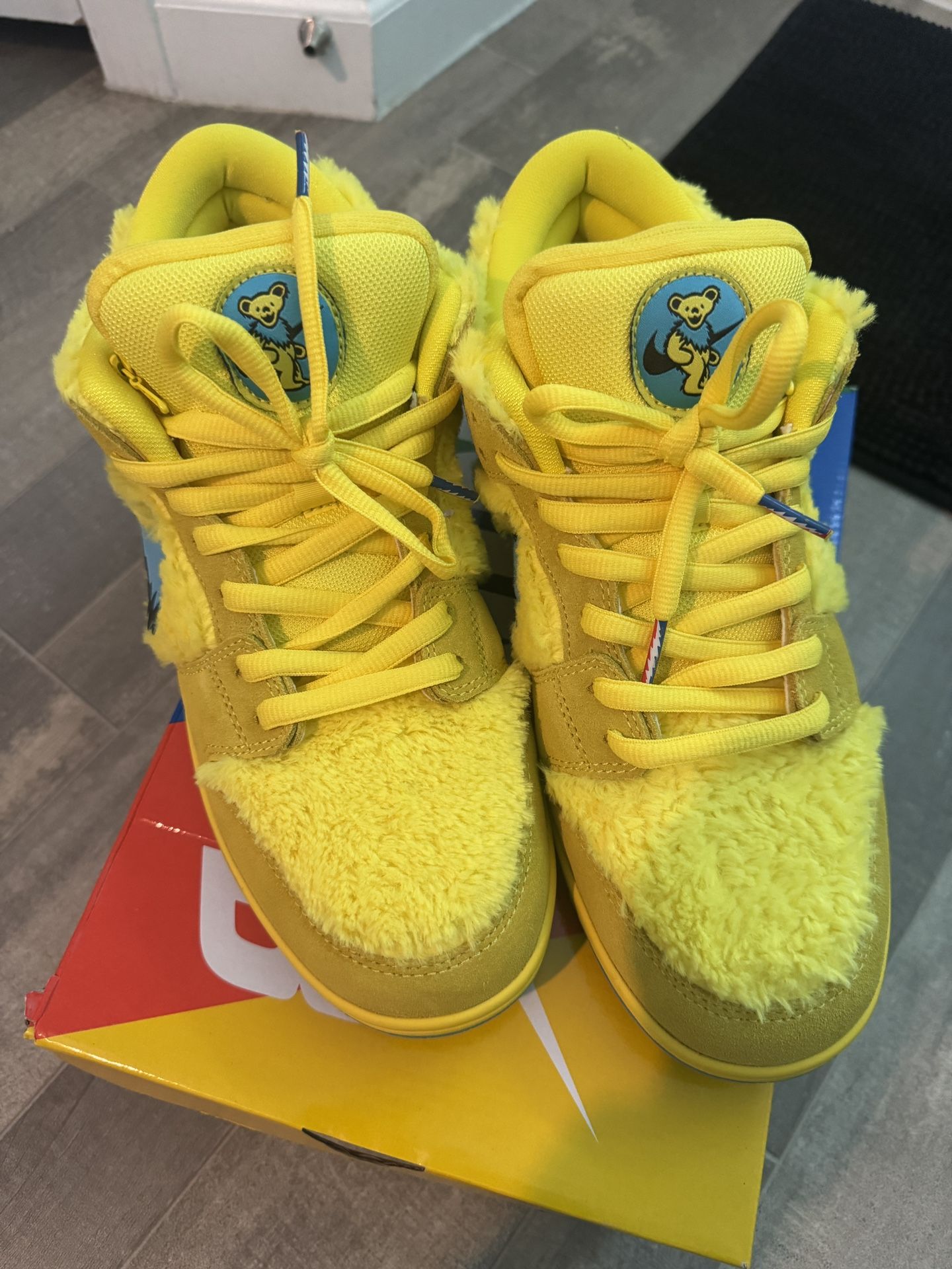 Nike Sb dunk low Grateful Dead yellow bear
