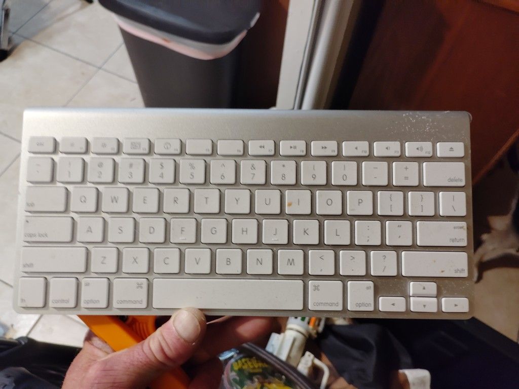 Apple Aluminum Bluetooth Keyboard