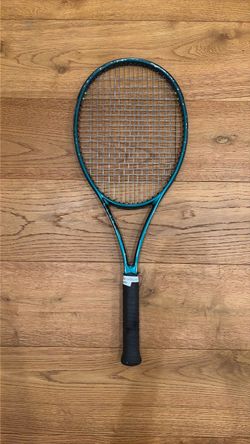 Tennis racket Wilson blade