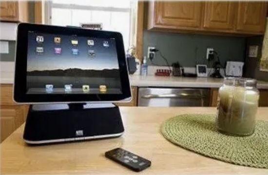 Speaker / Charger Dock / Bluetooth/ I Pad / I Pod / iPhone