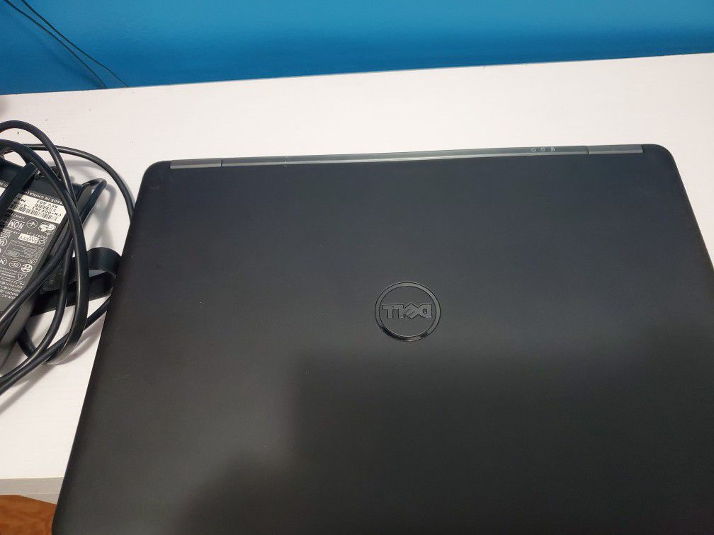 Dell laptop Intel i5 8gb ram , 500gb hard drive with fingerprint