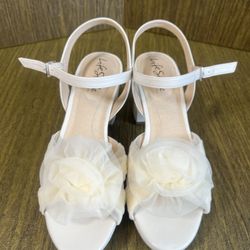WEDDING / Life Stride Soft System Beautiful Shoes White Cream Rose Flower Heels Slip on Straps / Special Occassion Bridal Shoes / Woman’s 6 / New w/o 