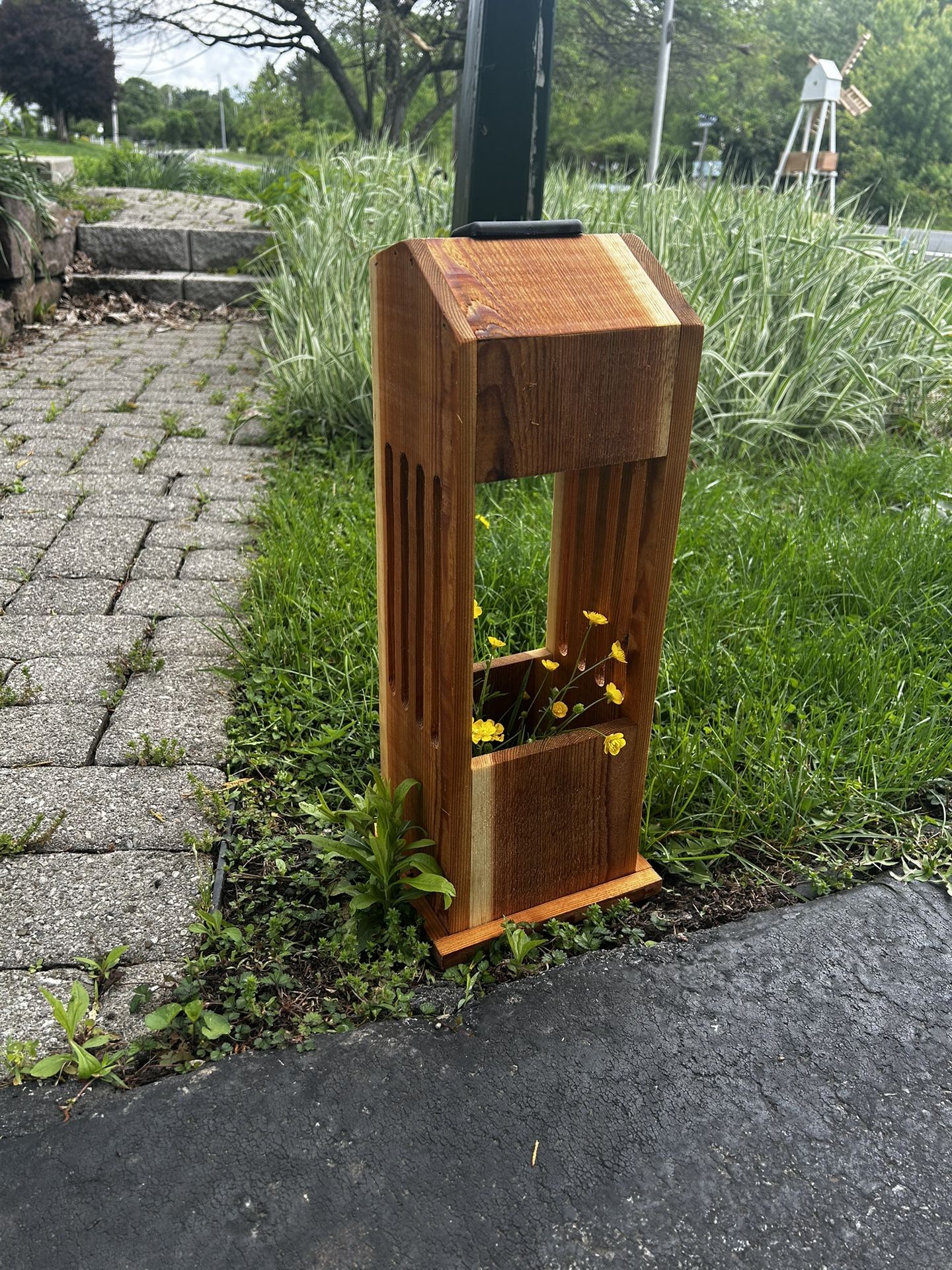 Cedar Solar Walkway Light