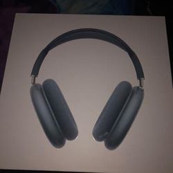 Blue Airpod Max 