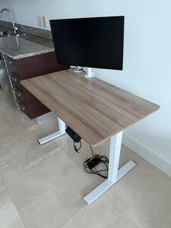 Electric Height-Adjustable Standing Desk with Dell Monitor