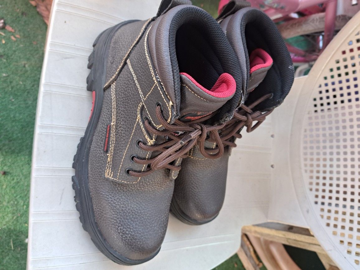 Botas Sketchers de trabajo size 9 Hombre