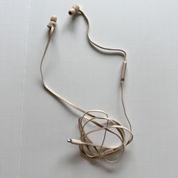 Beats by Dr Dre UrBeats3 Wired Headphones Earbuds Lightning Connection iOS or Android Satin Gold EUC