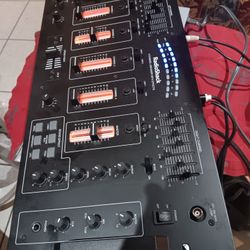 RADIO SHACK. 4 CHANNEL USB MIXER WITH EFFECTS.         SOUND EFFECT
