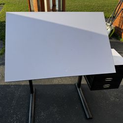 Drawing Sketching Desk That Leans And Tilts