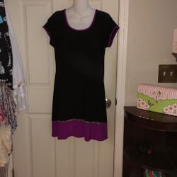 Very Nice Black With Gold Accents!