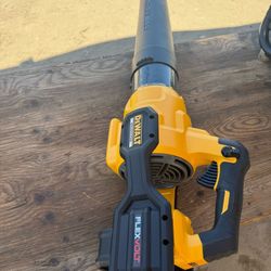 DEWALT
FLEXVOLT 60V MAX 125 MPH 600 CFM Brushless Cordless Battery Powered Blower (Tool Only)