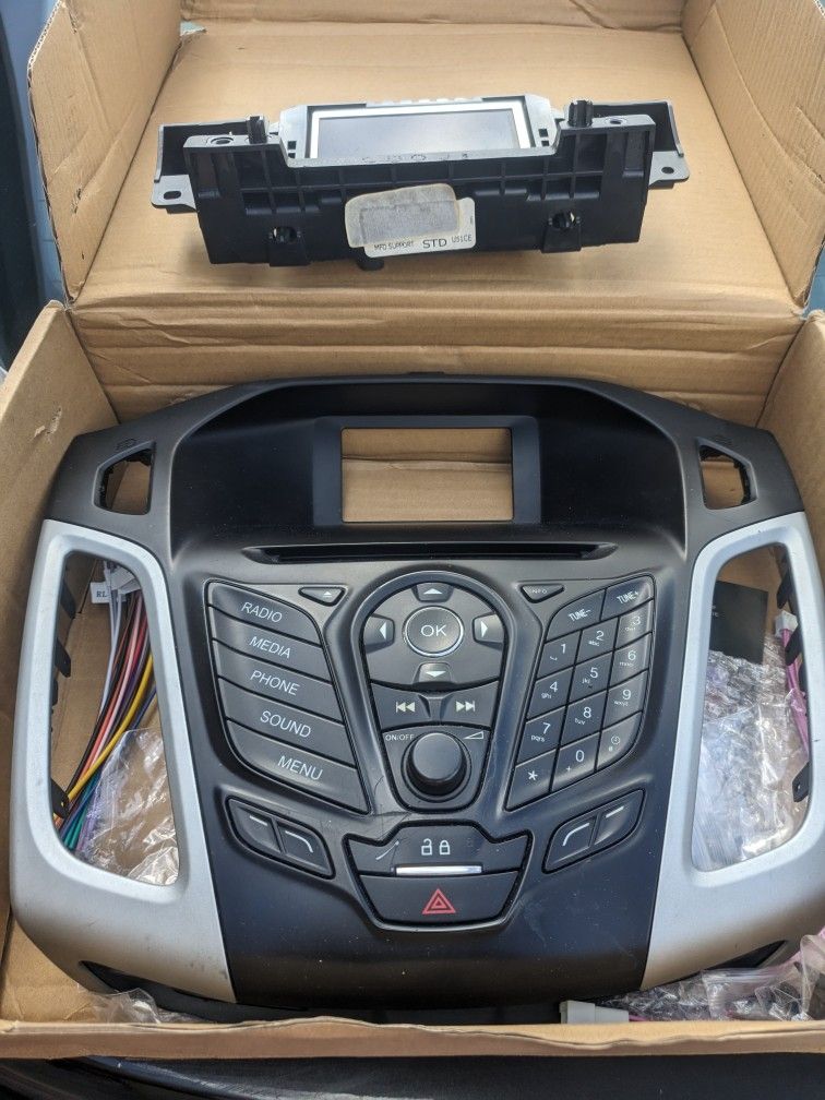 2012-14 Ford FOCUS OEM Radio Panel