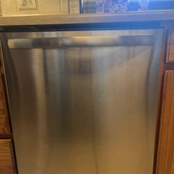Dishwasher- Frigidaire 