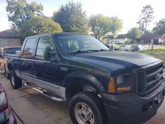Ford F-250 Super Duty Crew Cab Pickup Truck