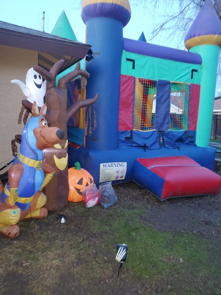 Big jumper And blower and inflatable Scooby doo, Black panther