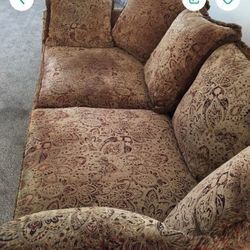 Couch excellent condition every pillow wash bowl with zippers