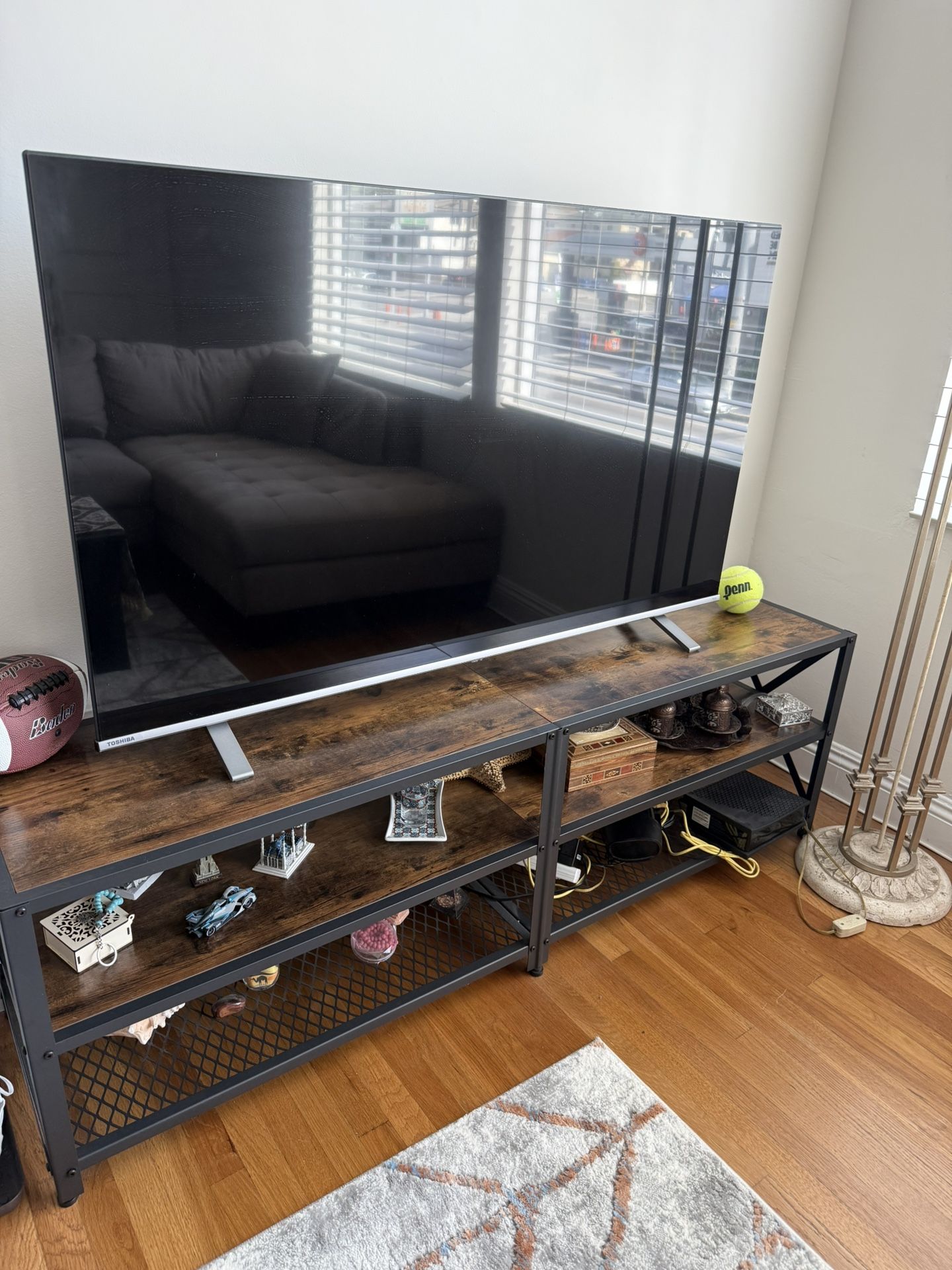 55” Tv + Tv stand