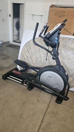 Nautilus Elliptical Trainer Machine