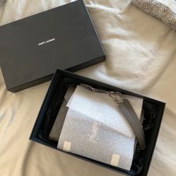 Envelope Medium MATELASSÉ GRAIN DE POUDRE EMBO