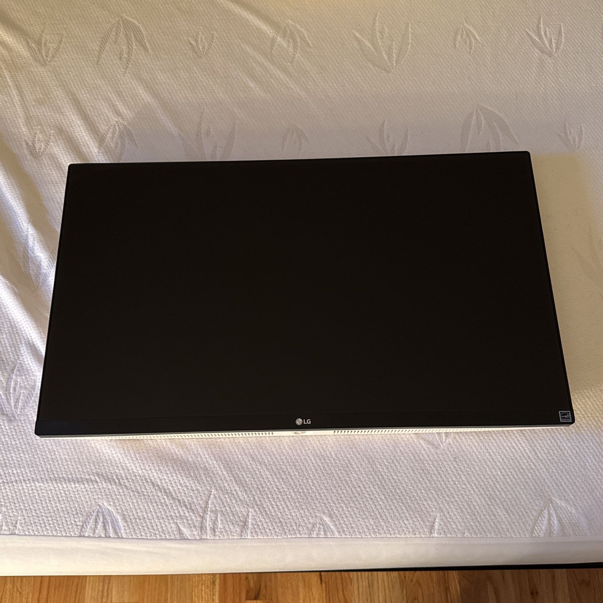 LG monitor 4K (27 inch)