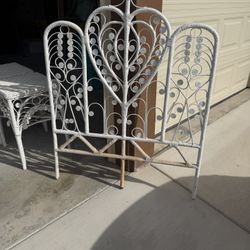 Vintage White Wicker Bedroom Set – Headboard + 2 Nightstands