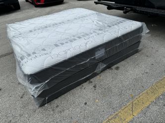 NEW MATTRESS KING SIZE PLUSH WITH BOX SPRING