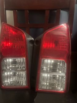 2004 Nissan pathfinder tail lights