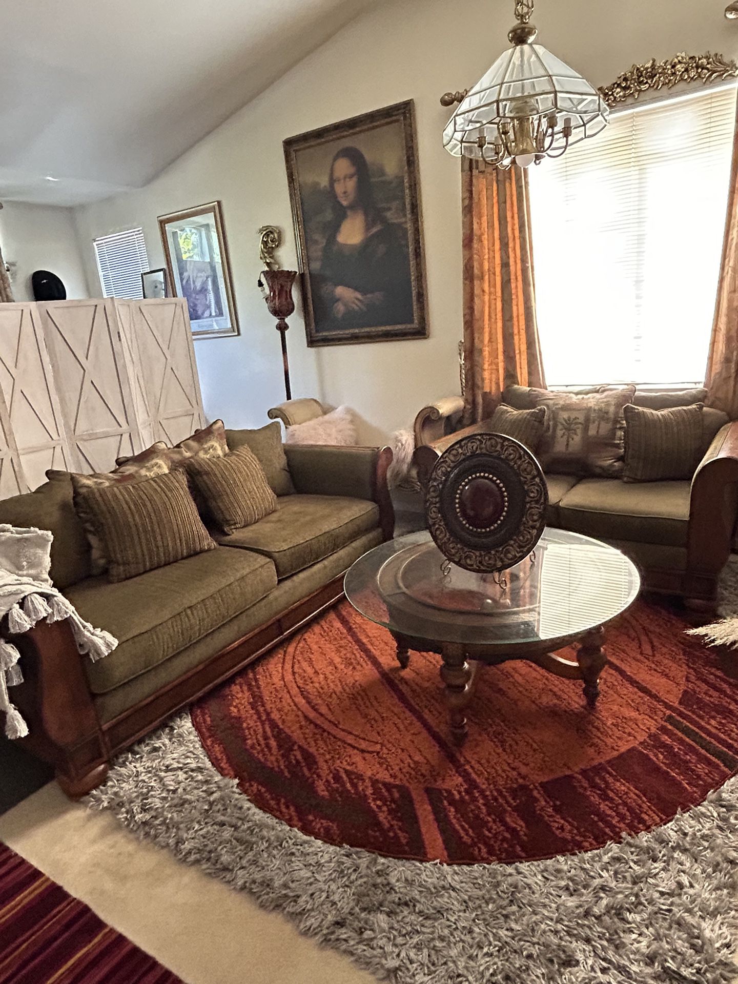 Beautiful Sofa Set with Coffee Table Perfect Condition 