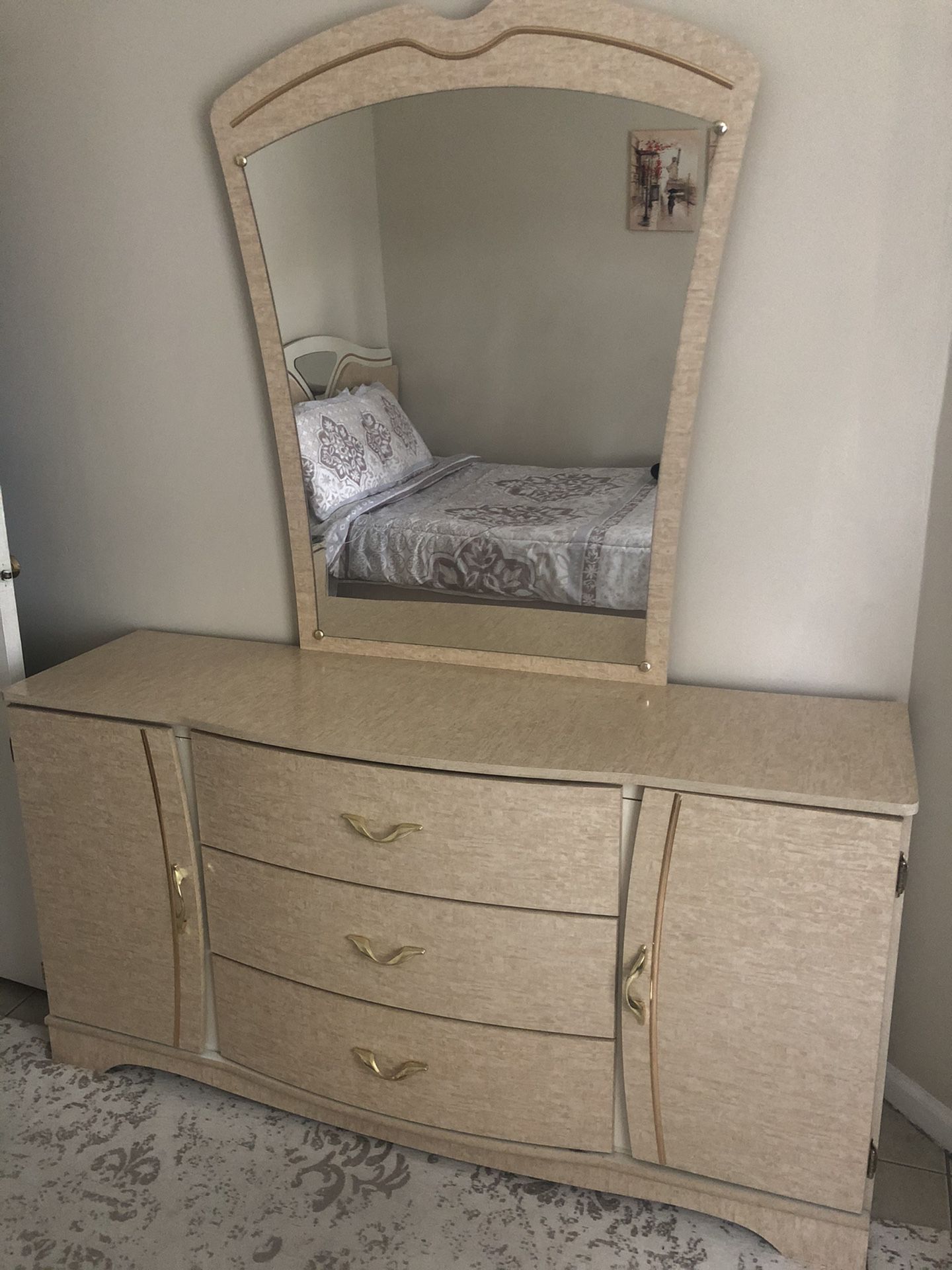 Full Size Beige/Gold Bedroom Set