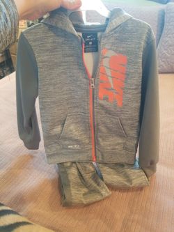 Nike Suit SIZE 4T Used 2 Times.