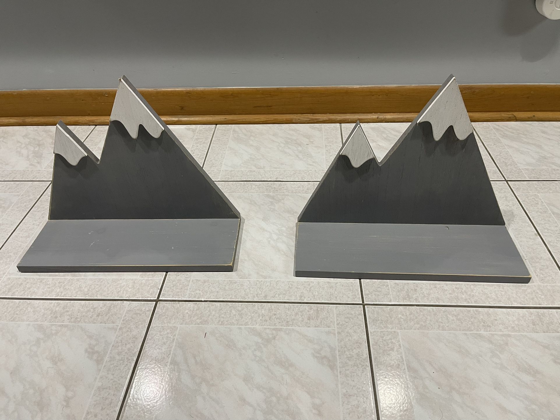 Set Of 2 Mountain Shelves