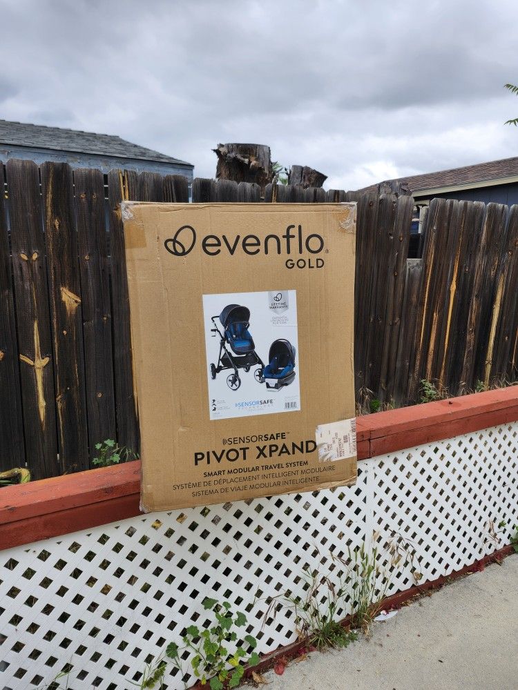 Evenflo Gold Pivot Xpand Modular Travel System