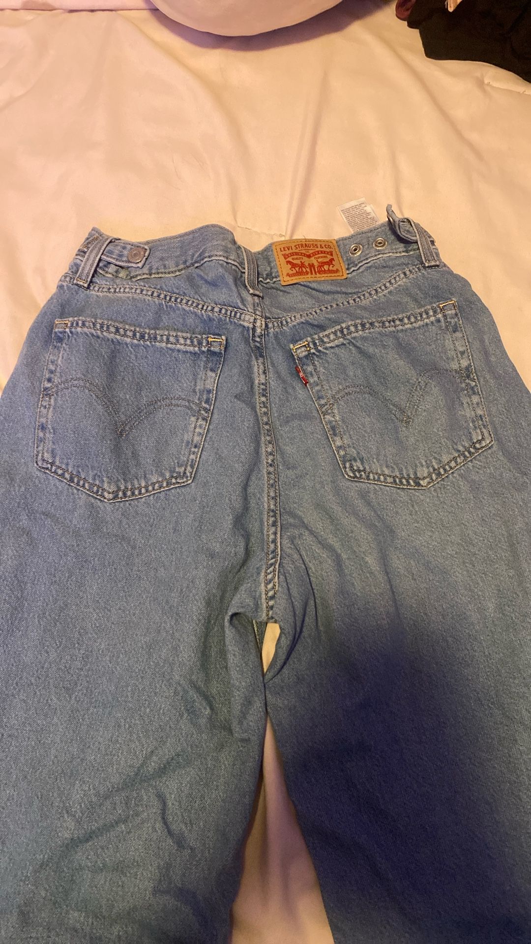 Levi’s Cinch Baggy Jeans