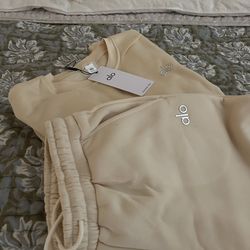 Alo Accolade Set – Crewneck + Straight-Leg Sweatpants (Oat Milk, Size L)