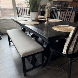 Set Dinner Table & Chairs