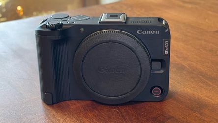 Canon R50 V Camera + Extras