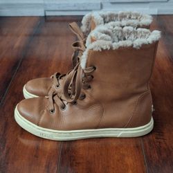 Kids Ugg Croft Luxe Quilt Boots Size 6.5