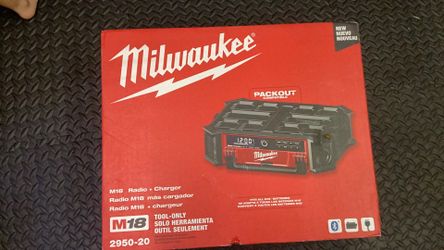 Milwaukee Radio plus Charger: Packout Compatible
